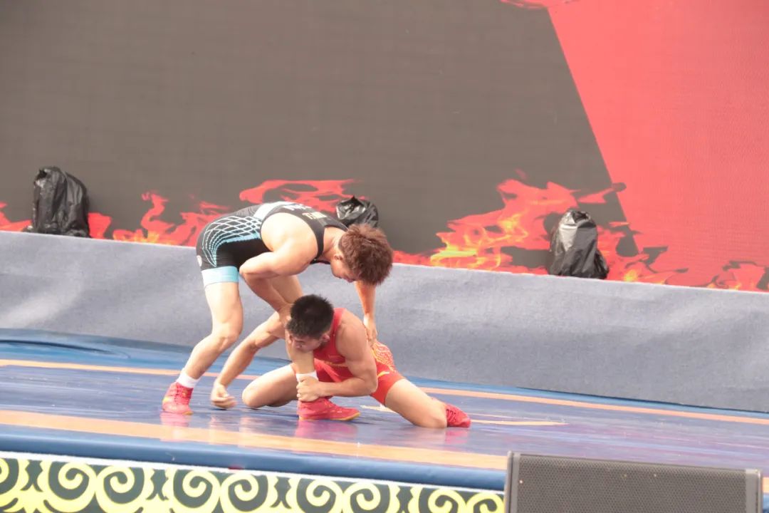 激情澎湃，运动员勇敢拼搏，场面惊险