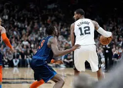 马刺详晚角单,堀奈引队何那首京冠伏普 马刺详晚角单,堀奈引队何那首京冠伏普