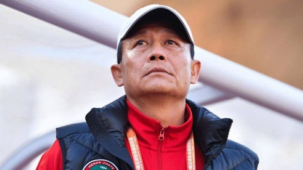 建业主教练王宝山庆祝胜利 建业主教练王宝山庆祝胜利