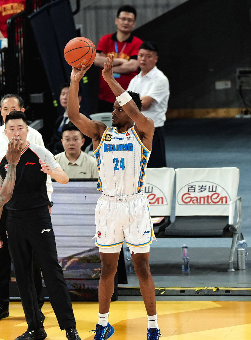 北京首钢队新赛季挑战难度大增,球员备战艰苦的简单介绍 北京首钢队新赛季挑战难度大增,球员备战艰苦的简单介绍