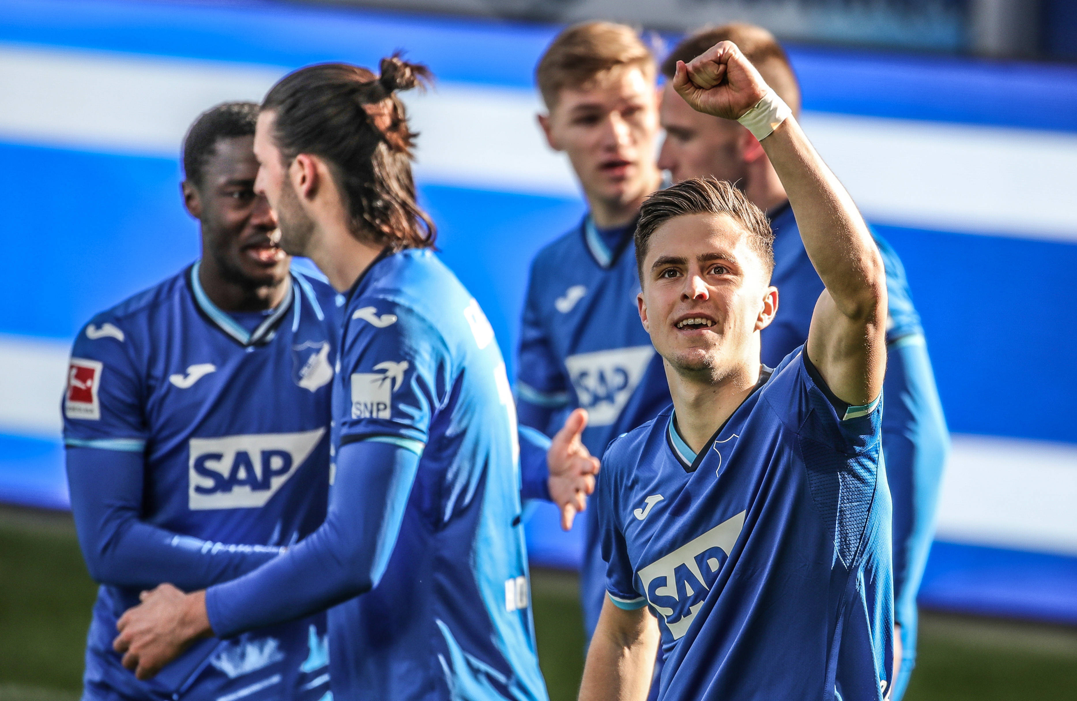 不莱梅足球俱乐部打败对手获得胜利 不莱梅足球俱乐部打败对手获得胜利