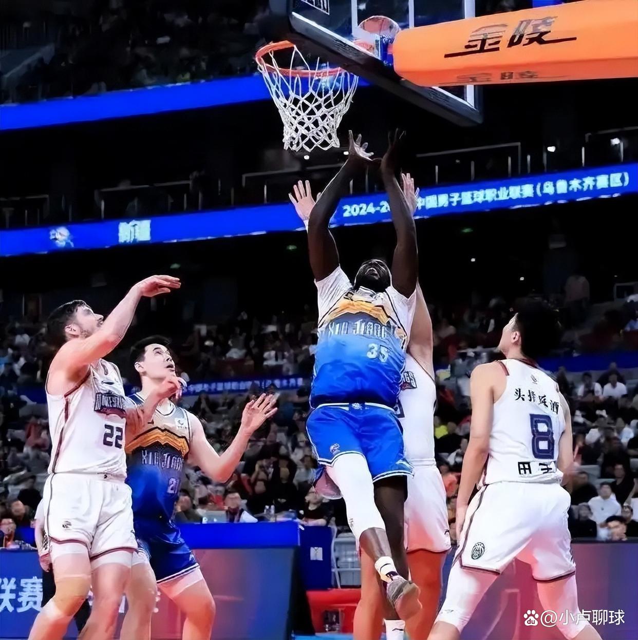 开云体育平台APP-队内竞争激烈球员奋力拼搏争夺主力位置