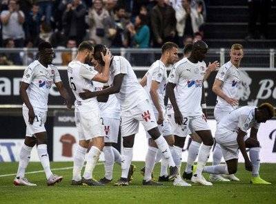 包含亚眠主场变局,逆袭获胜保持不败记录的词条 包含亚眠主场变局,逆袭获胜保持不败记录的词条