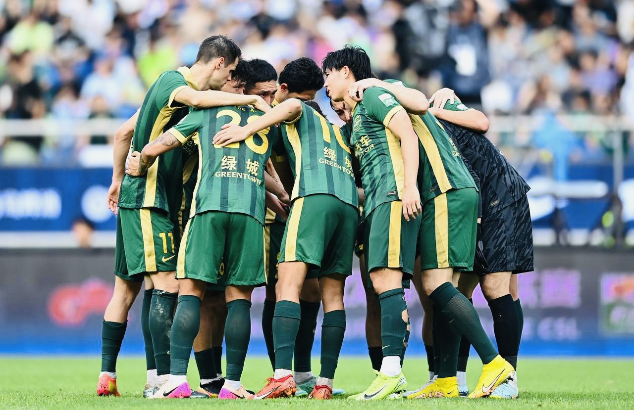 上港客场逼平苏宁，保持不败纪录