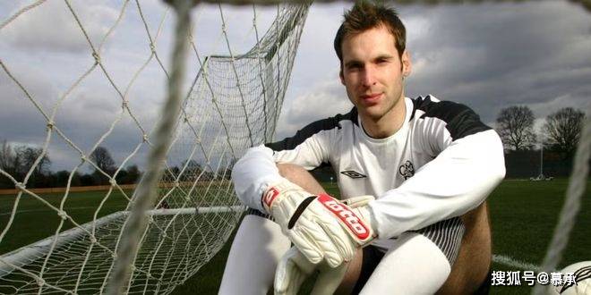 英格兰门将表现出色，稳固后防线的简单介绍