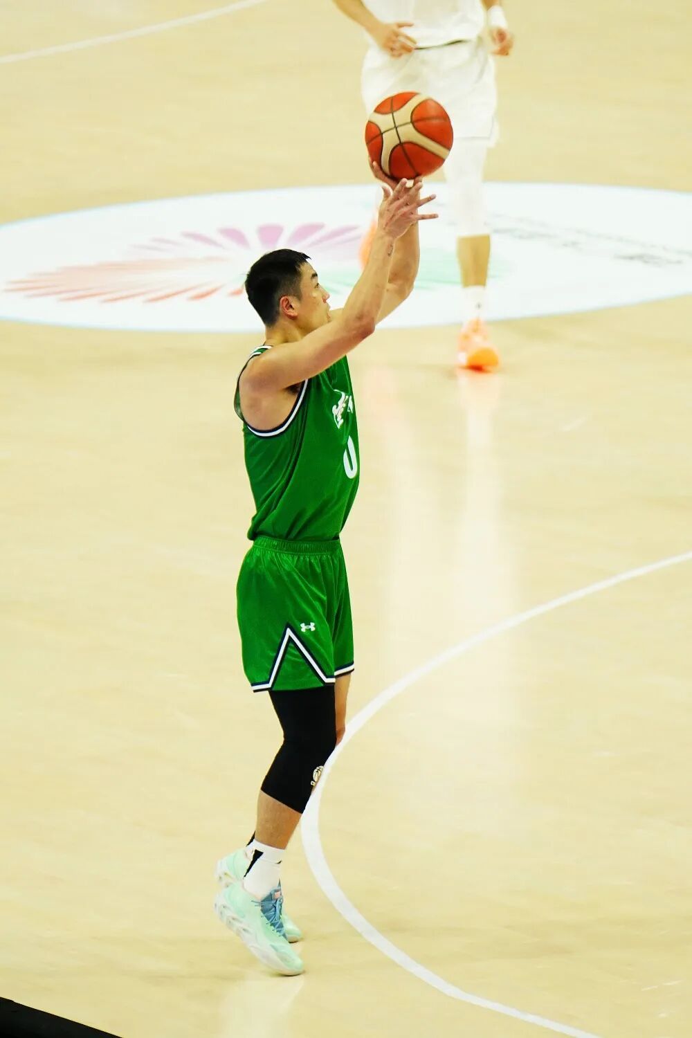 辽宁队逆转马刺,库里带队取胜 辽宁队逆转马刺,库里带队取胜