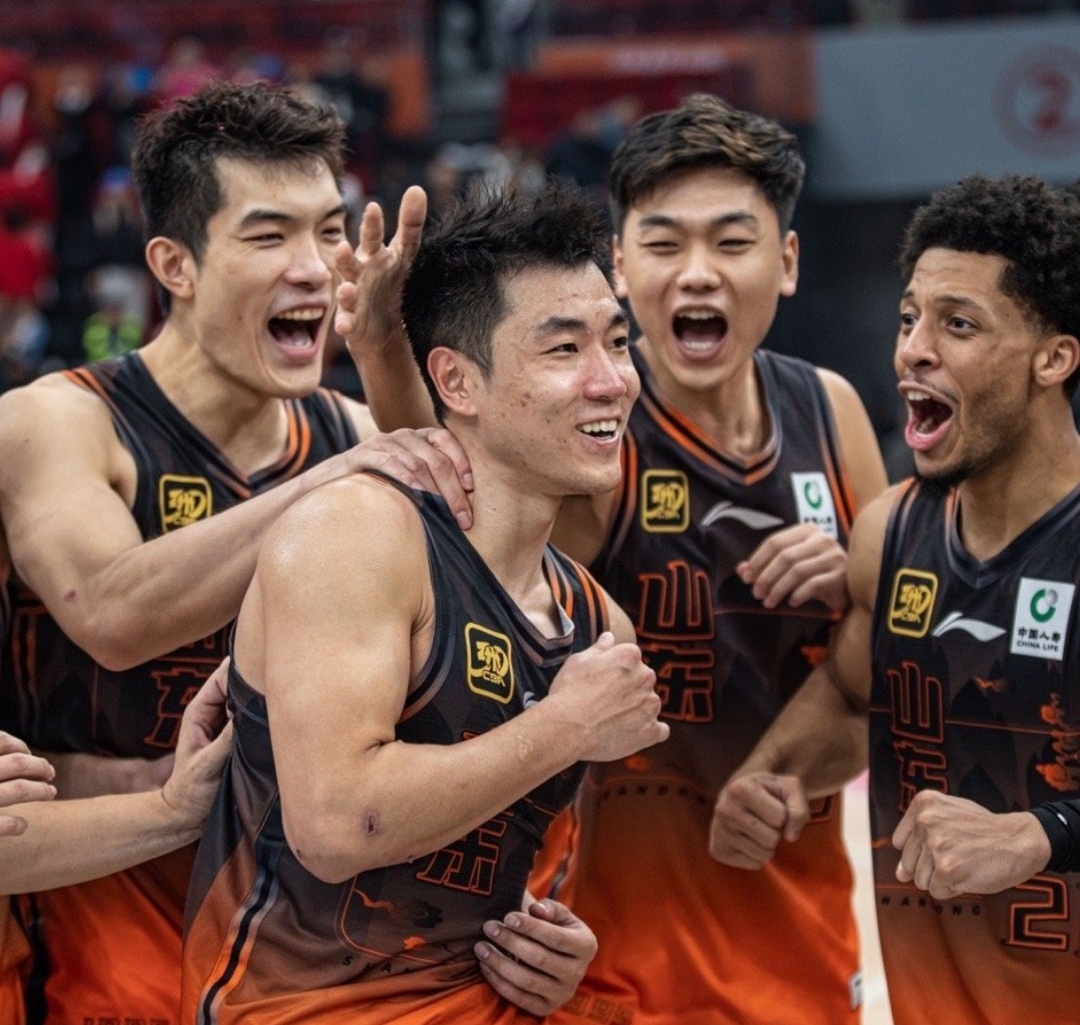 新疆队鏖战浙江队，高诗岩关键制胜的简单介绍