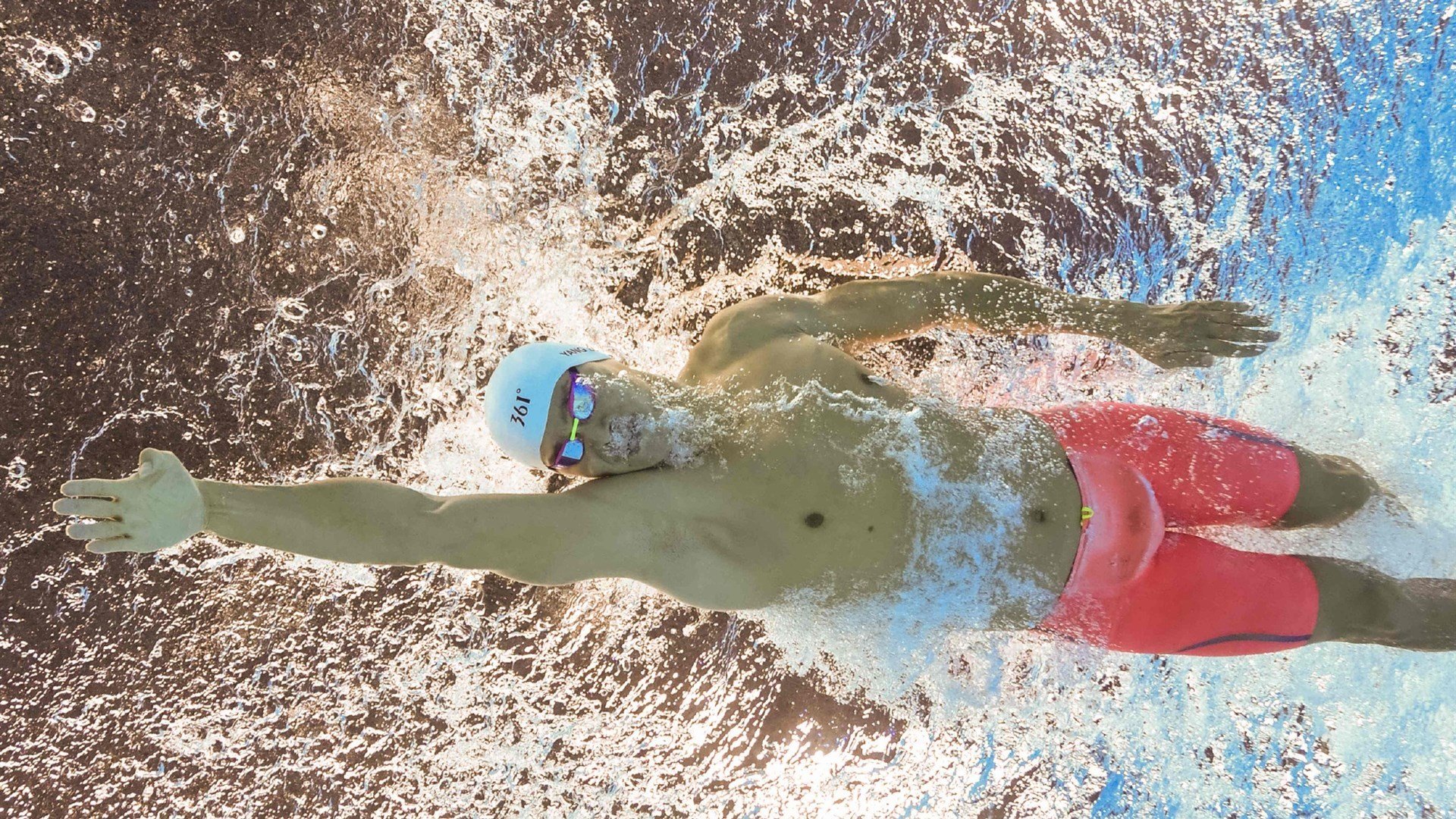 地球两端的汗珠同时落地，昨夜体育的三线战场